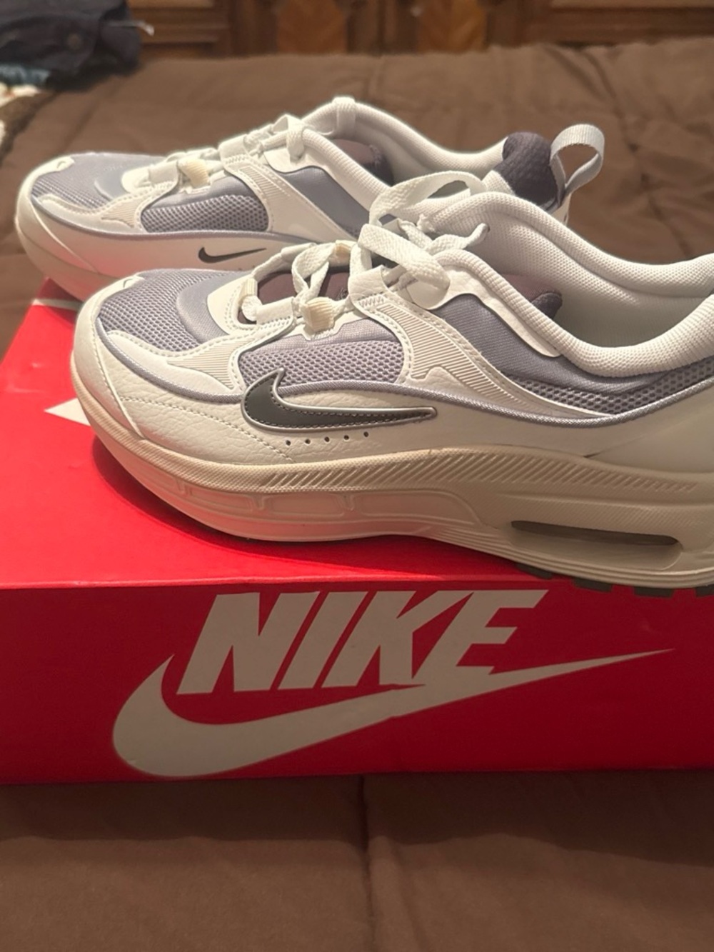 Nike Air Max womens White and Light Gray Athletic Sneakers. Brand new never worn